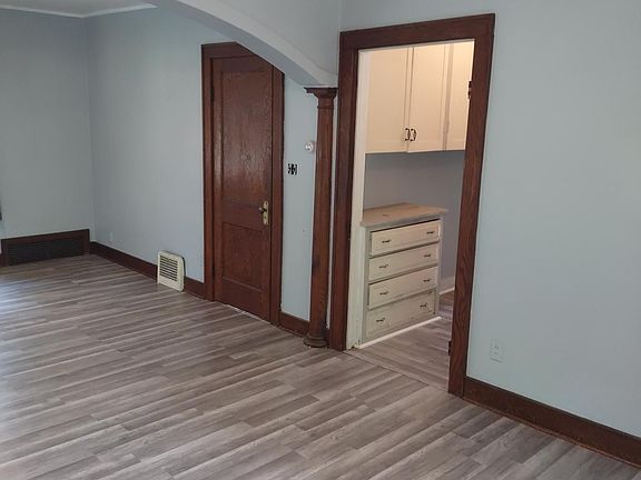 5th image of 4414 N Bartlett Ave #B
