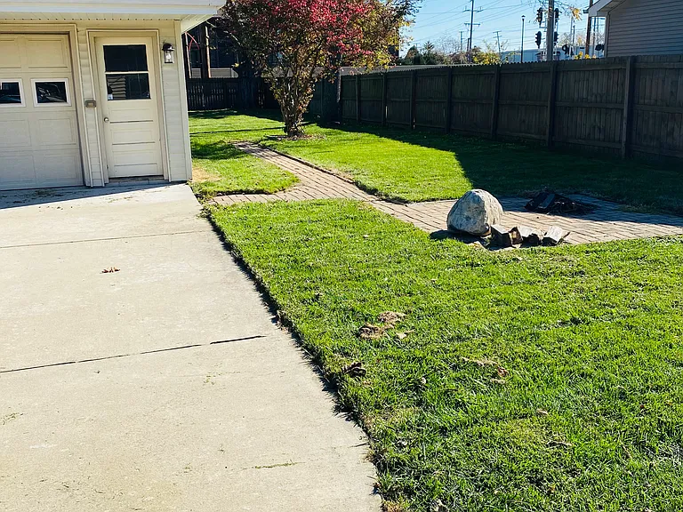 8837 Manor Ave — Photo 32