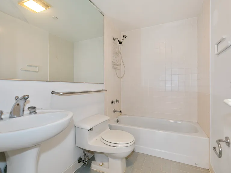 100 Cuttermill Rd — Photo 20