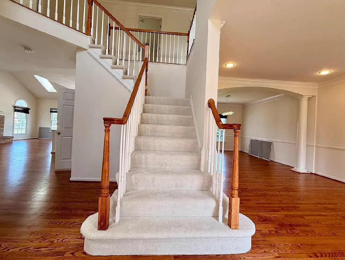5 bed, 3.5 bath, 4151 sqft, $4,500 — Photo 2