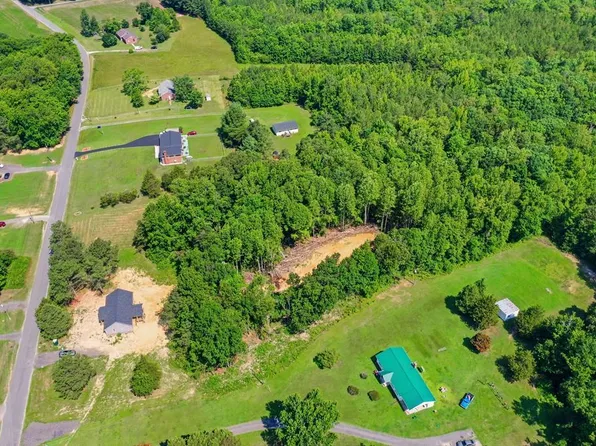 2 The Hook Rd, Warsaw, VA 22572