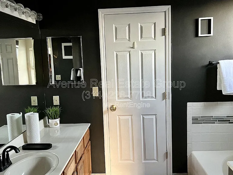 5776 Kingsbury Pl — Photo 14