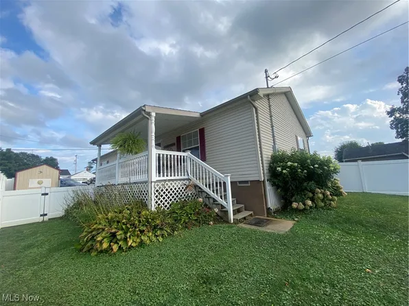 806 Barclay St, Belpre, OH 45714