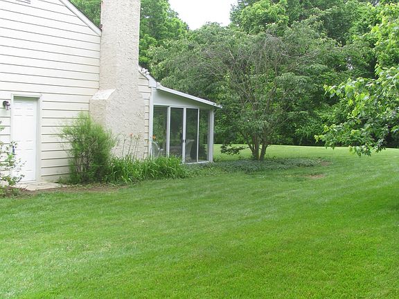2nd image of 122 Governors Cir