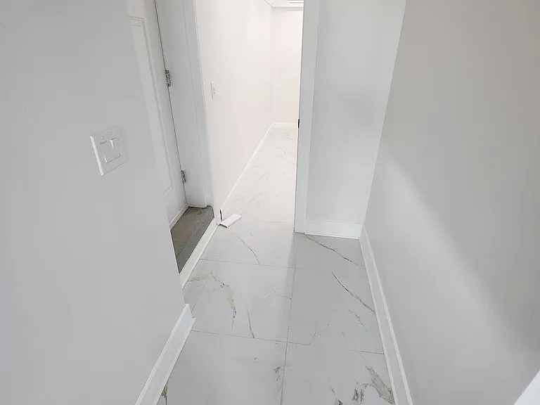 240 Delano Ave W — Photo 8