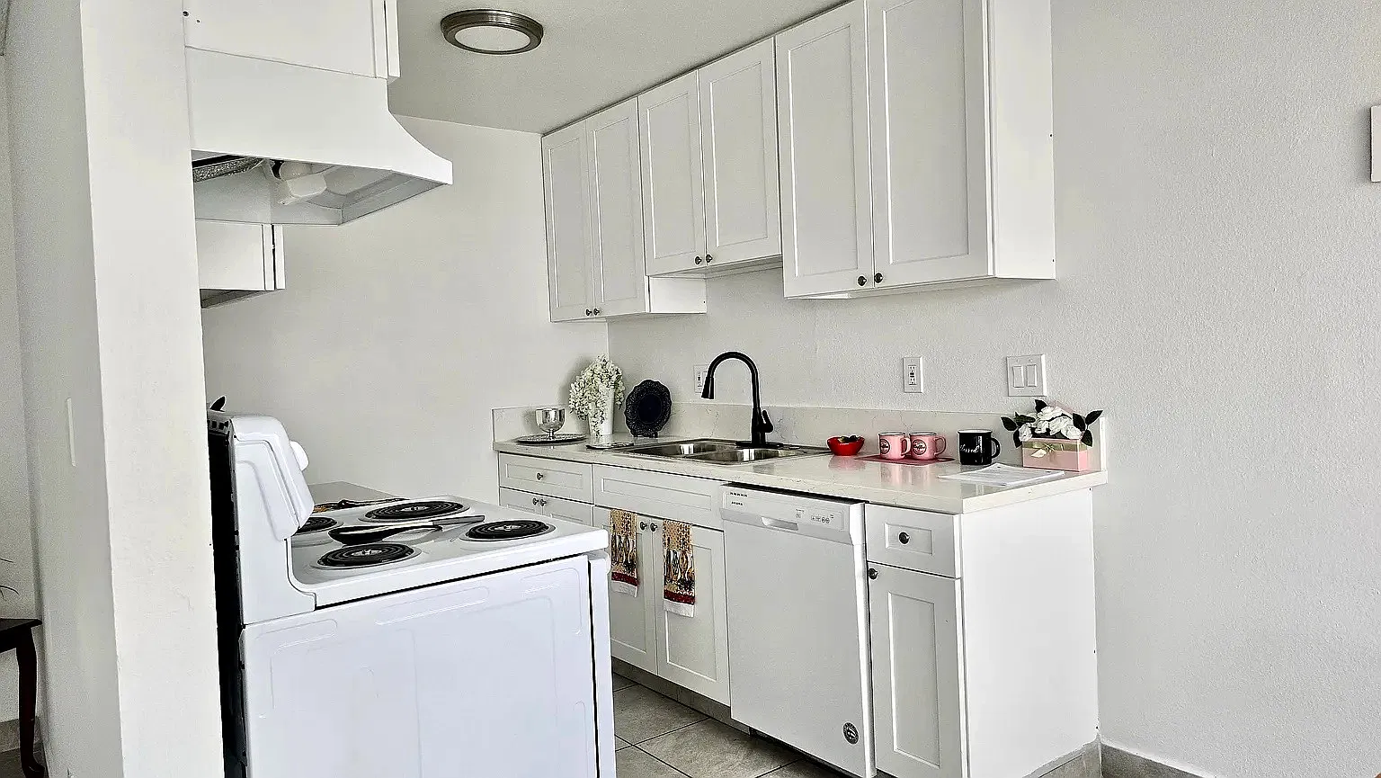 8545 Cedros Unit 117 — Photo 1