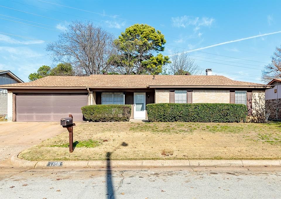 1st image of 1109 S Thornbush Cir