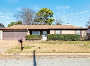 1109 S Thornbush Cir, Arlington, TX 76013