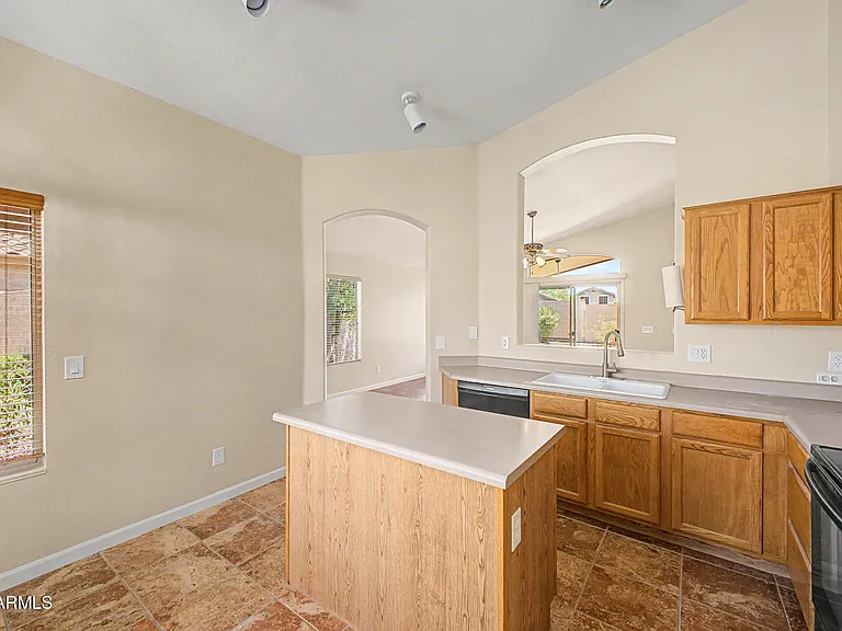 3311 E San Angelo Ave — Photo 8