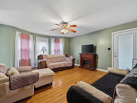 5th image of 302 N 9th St