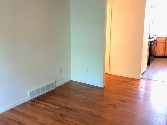 4th image of 2032 Lafayette Ave APT D