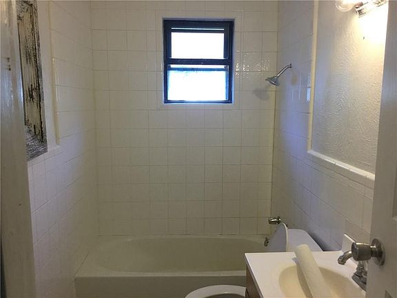 5th image of 3830 Poinsettia Dr