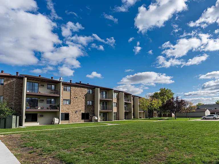 Fargo, ND South Pointe Apartments | Exterior
