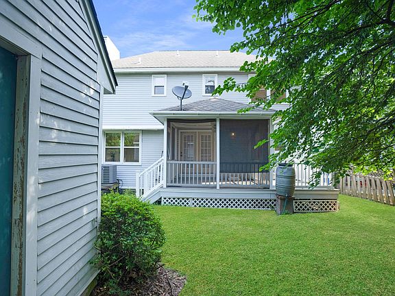 3rd image of 417 Connecticut Ave