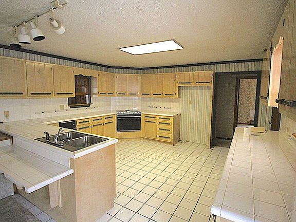 2nd image of 708 Beech Cove Dr