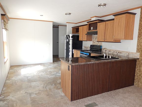 3rd image of 129 Lamplighter Acres