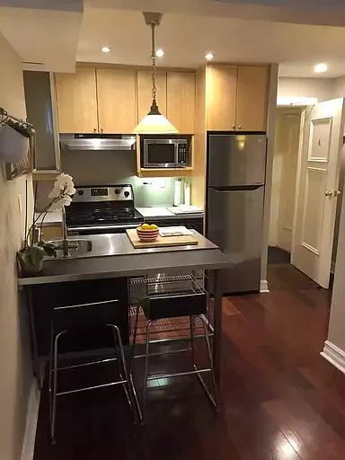 1 bed, 1.0 bath, 425 sqft, $1,760 — Photo 2