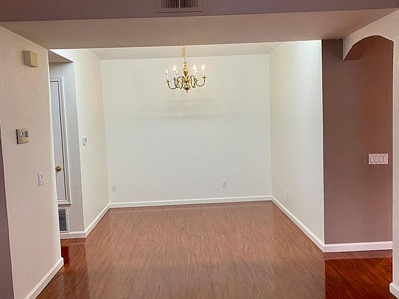 Dinning room with daylight.