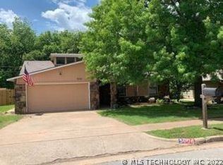 5004 Redbud Dr, Sand Springs, OK 74063