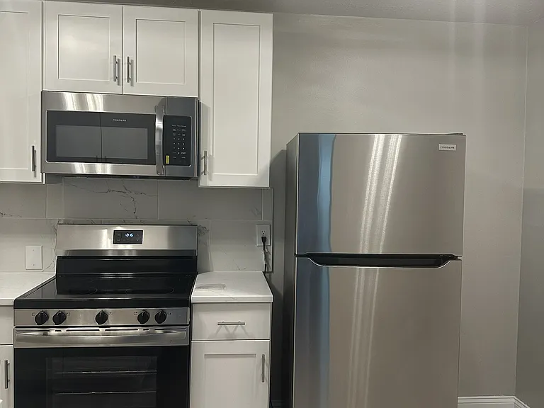 2443 Julia Ave #B — Photo 3