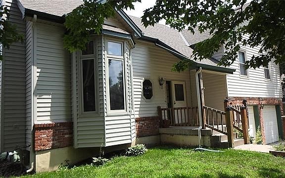 2nd image of 518 NE Deerfield Cir
