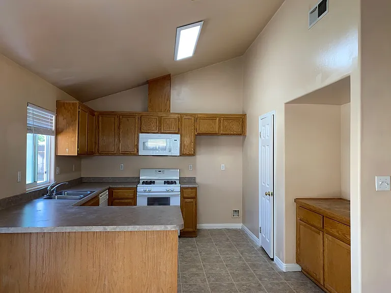 5404 El Palacio Dr — Photo 7