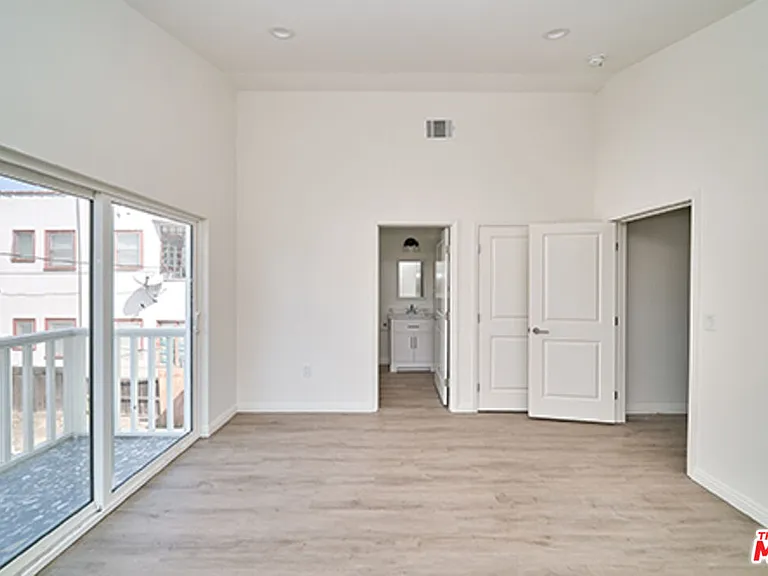 830 S Norton Ave — Photo 1
