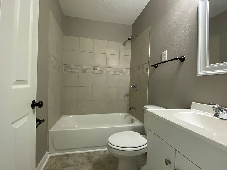 1757 Farrington St — Photo 6