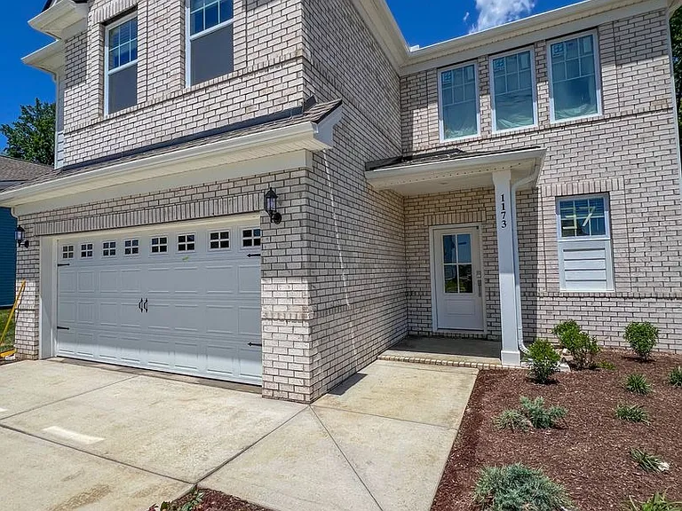1173 Ross Farms Blvd — Photo 2
