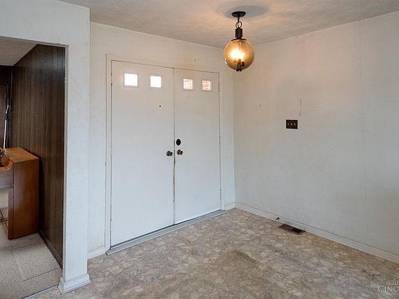 3rd image of 11629 Manford Ct