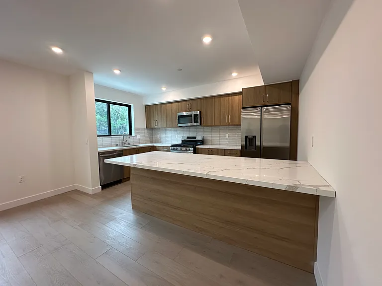 941 N Martel Ave #102 — Photo 43