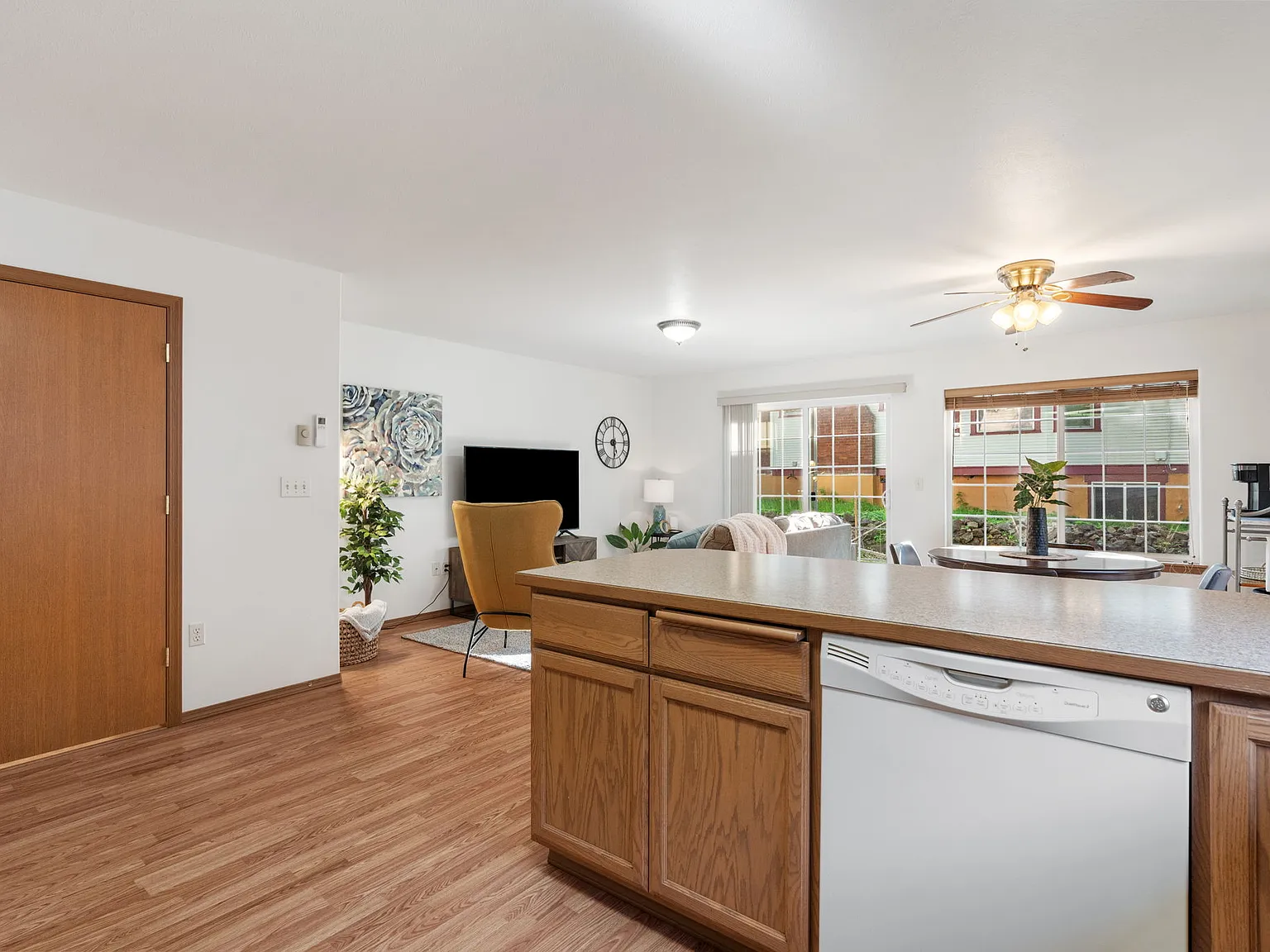 3 bed, 2.5 bath, 1608 sqft, $2,890 — Photo 3
