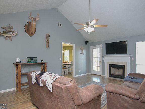 4th image of 604 Gateway Dr