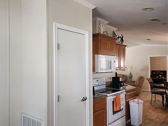 5th image of 918 50th Ave W