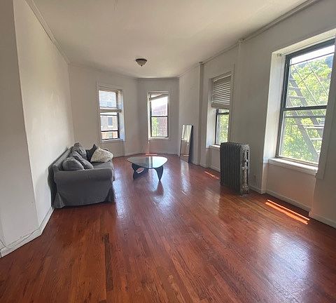 4th image of 271 W 119th St APT 4E