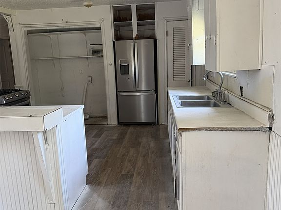 3rd image of 504 W Main St