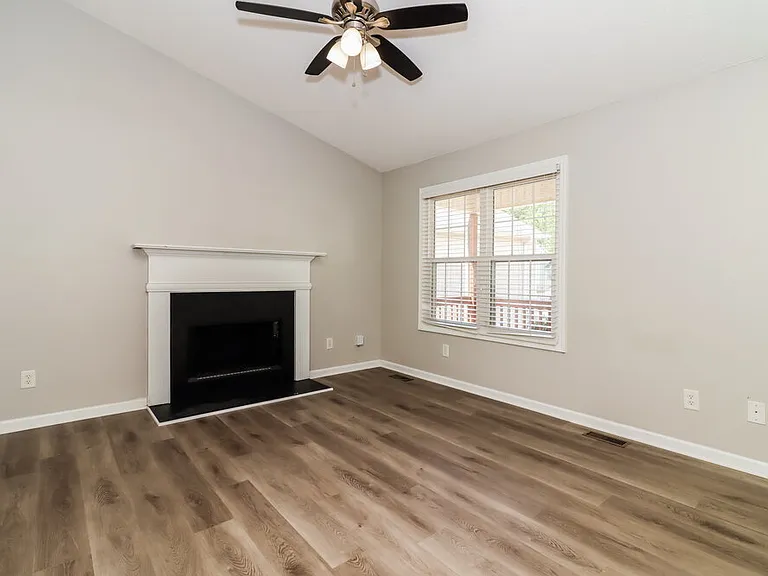 124 Hunter Pl — Photo 5