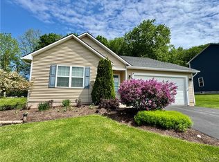 24 White Chapel Rd, Baldwinsville, NY 13027