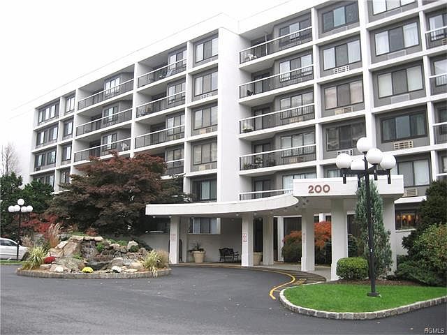 1st image of 200 High Point Dr APT 115