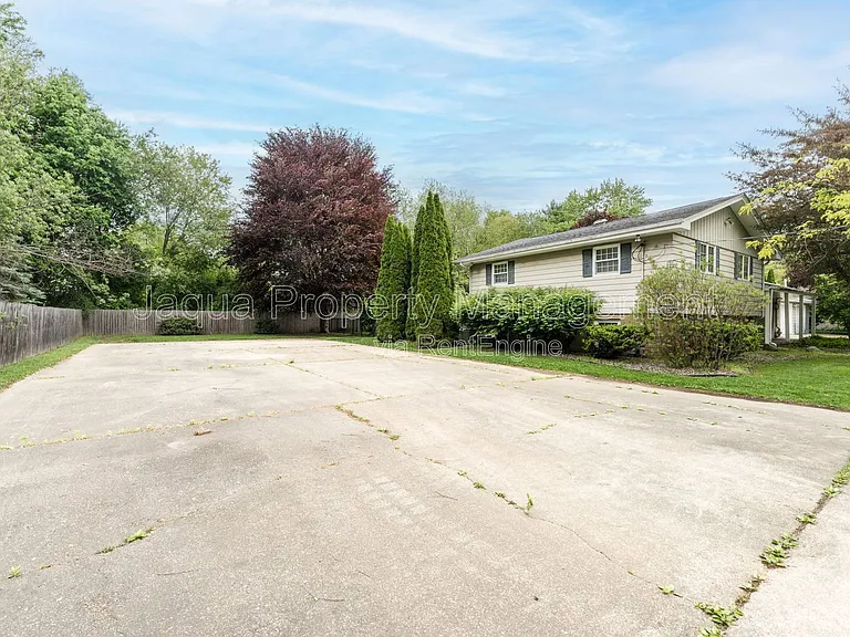 4420 Croyden Ave — Photo 25