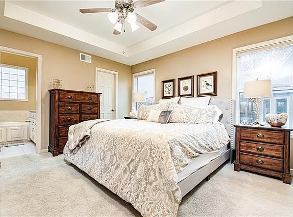 5th image of 1611 NW Pin Oak Ct