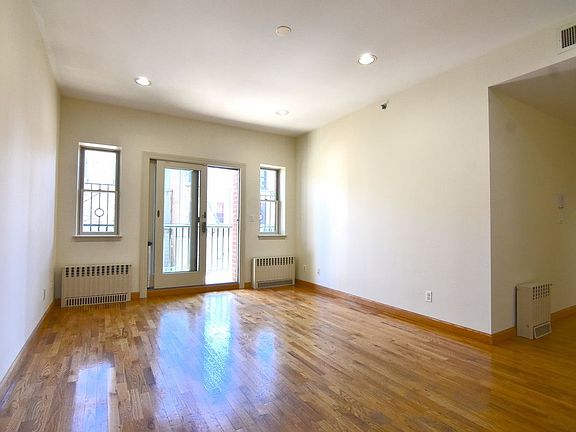 2nd image of 1100 Putnam Ave #2