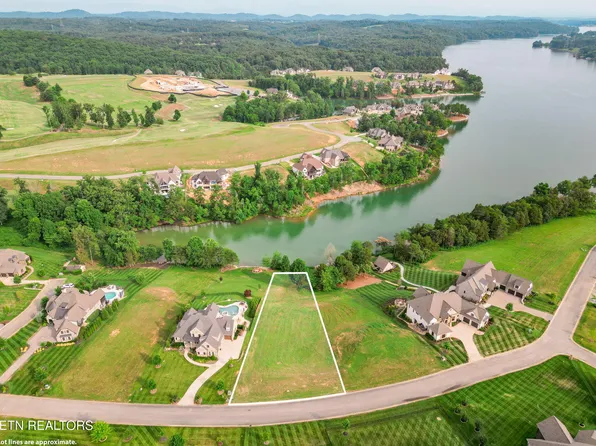 477 Zepher Dr, Lenoir City, TN 37772