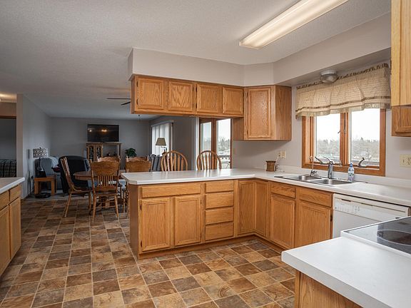 5th image of 1051 Meadowlark Dr SW