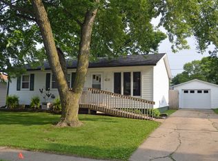 4231 Midway Dr NW, Cedar Rapids, IA 52405