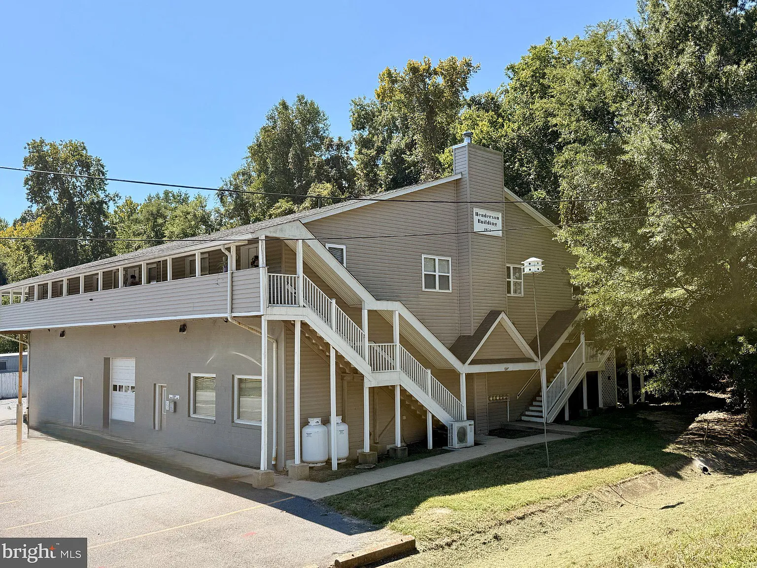 2 bed, 1.0 bath, 800 sqft, $1,195 — Photo 1