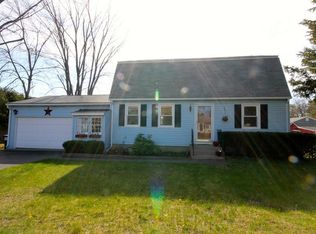 5 Peloquin Dr, Easthampton, MA 01027