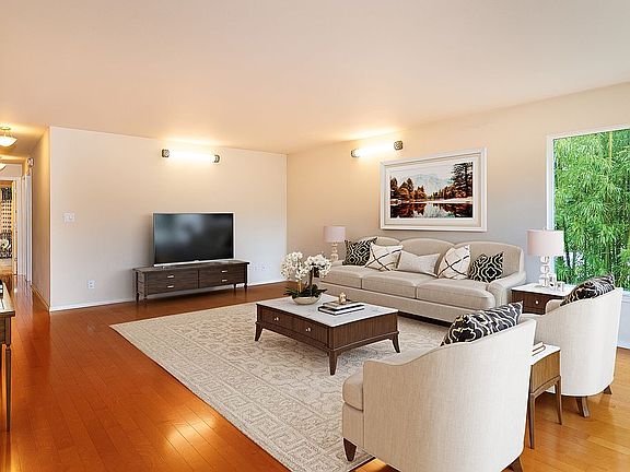 3rd image of 5249 40th Ave NE APT 303