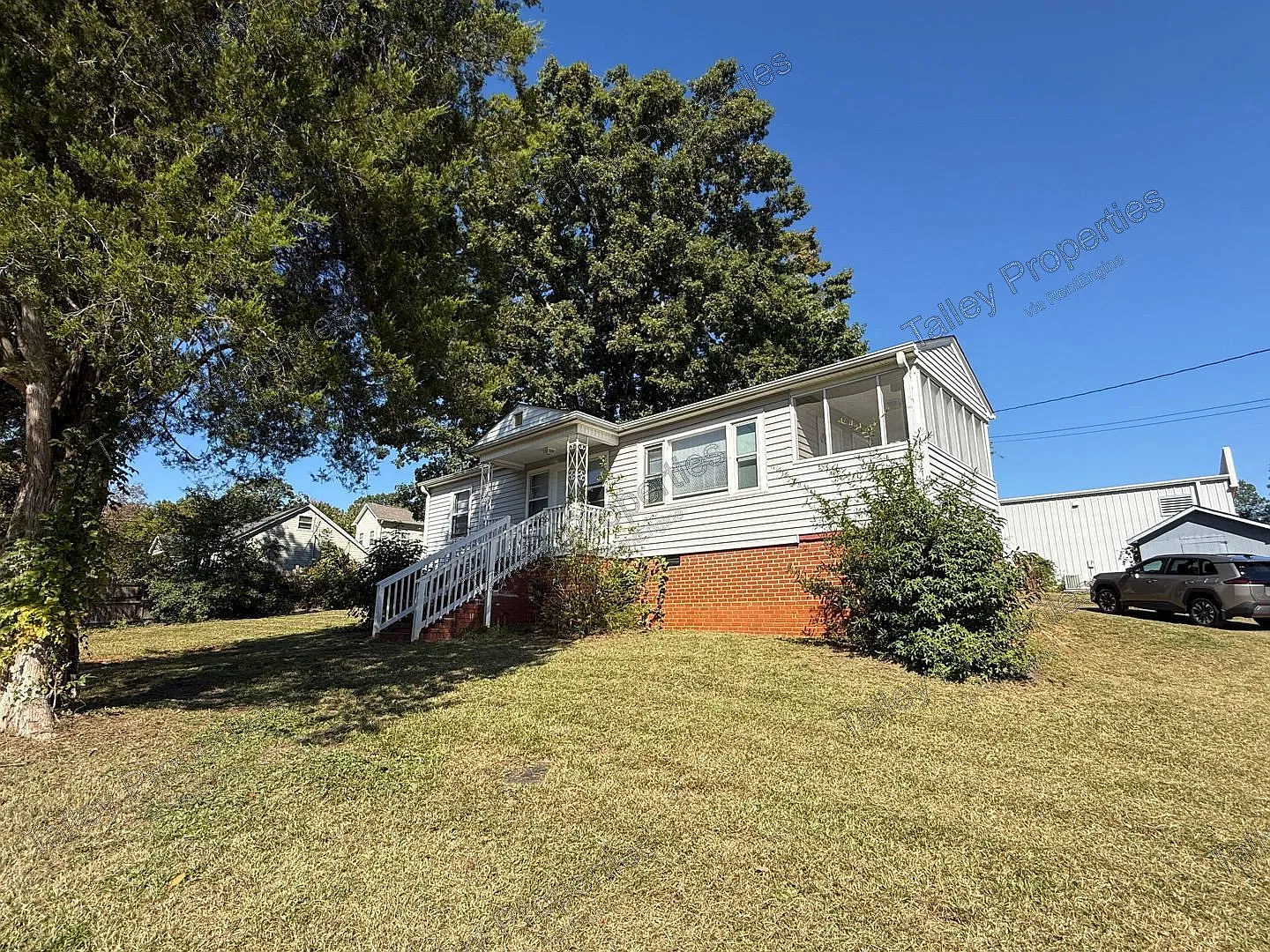 2 bed, 1.0 bath, 1200 sqft, $1,699 — Photo 2