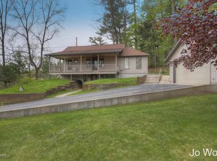 261 W Baldwin Lake Dr, Greenville, MI